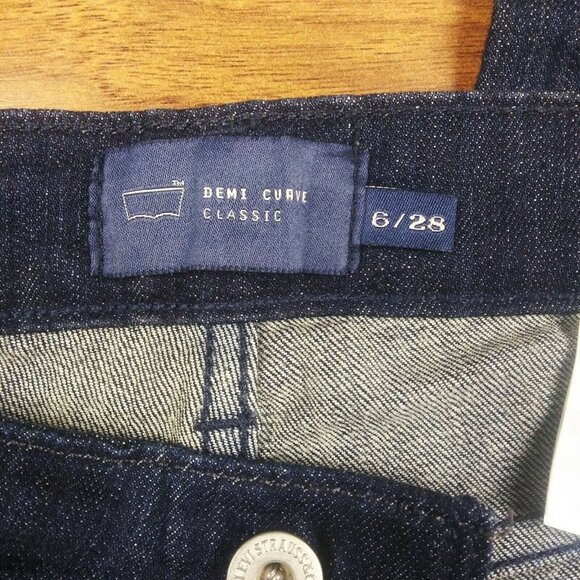 Levis Demi Curve Classic Boot Cut Womens Jeans Size 6/28 (28x22) EUC - Picture 8 of 9